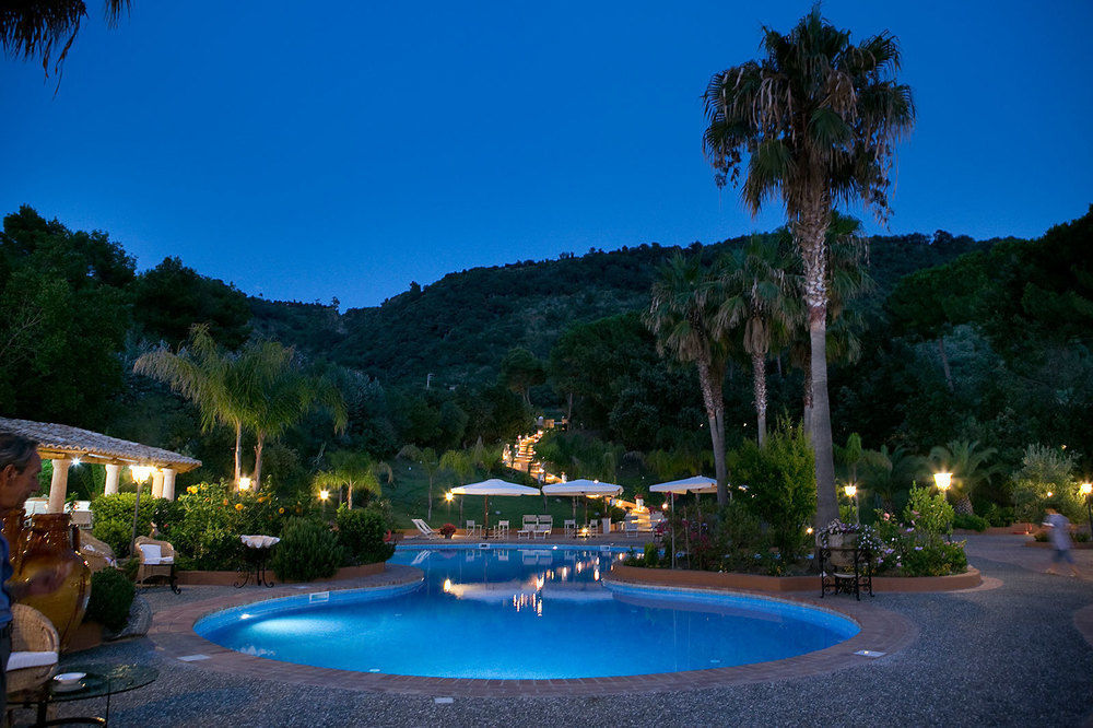 Hotel Porto Pirgos Parghelia Exterior photo